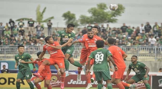 DIKALAHKAN PERSEBAYA PELATIH BORNEO